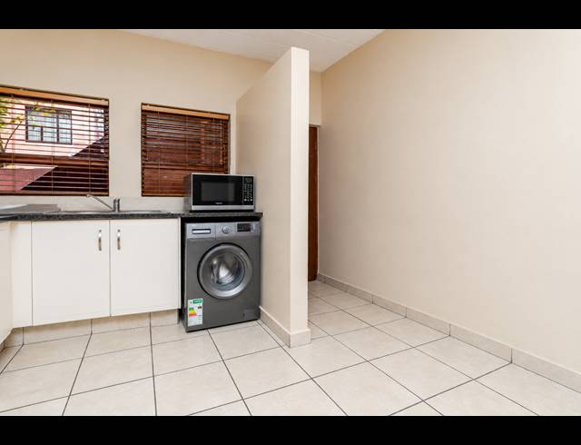 2 BEDROOM APARTMENT FOR SALE IN SUNNINGHILL